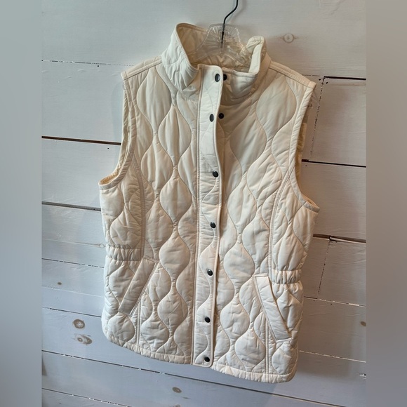 Talbots size large Women's Cream Quilted Vest, buttons and zips, EUC, pockets - Picture 1 of 11